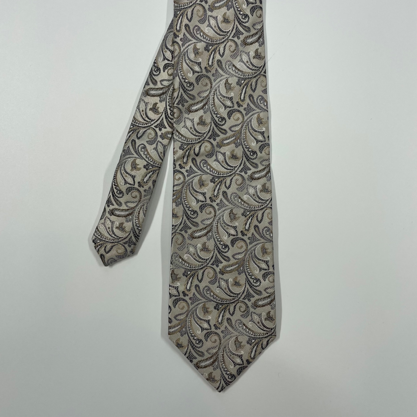 Van Heusen Beige Grey Paisley Silk Classic Necktie Mens One Size